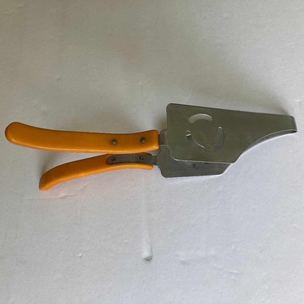 Rare Bakelite Double Handle Cake Cutter/Server Vintage